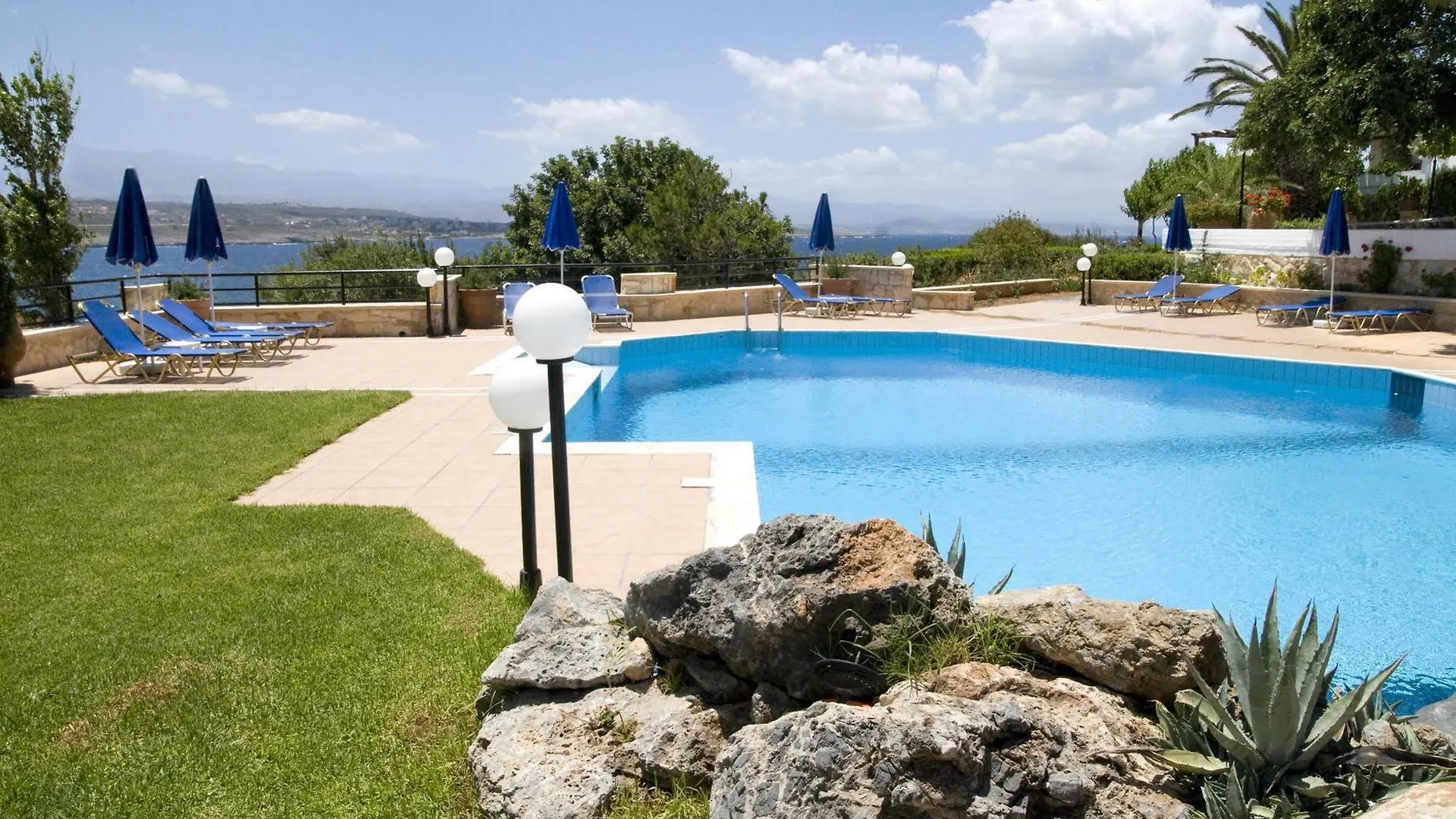 Alianthos Suites Tersanas 3*,