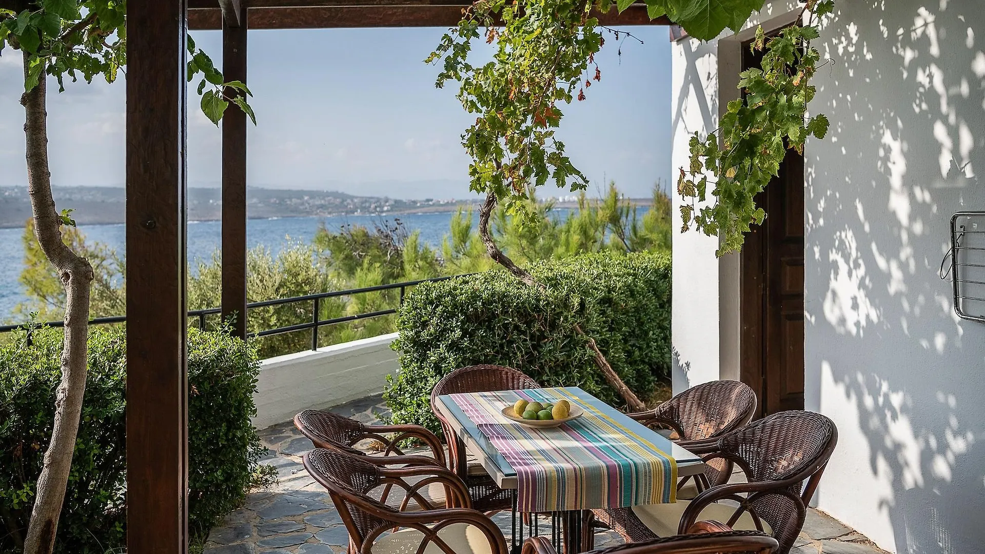 Alianthos Suites Tersanas Aparthotel
