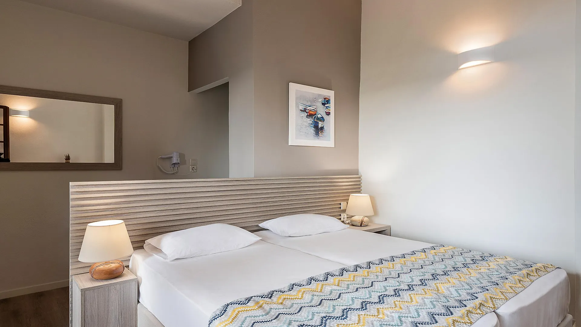 Alianthos Suites Tersanas 3*,