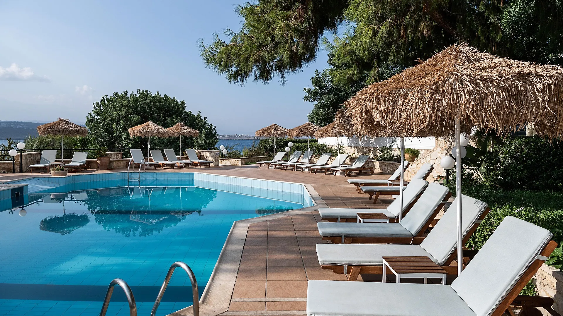 Alianthos Suites Tersanas
